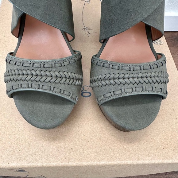 Indigo Rd. Kash Olive/Dark Green Wedge Sandal
Size 6M - Picture 7 of 10